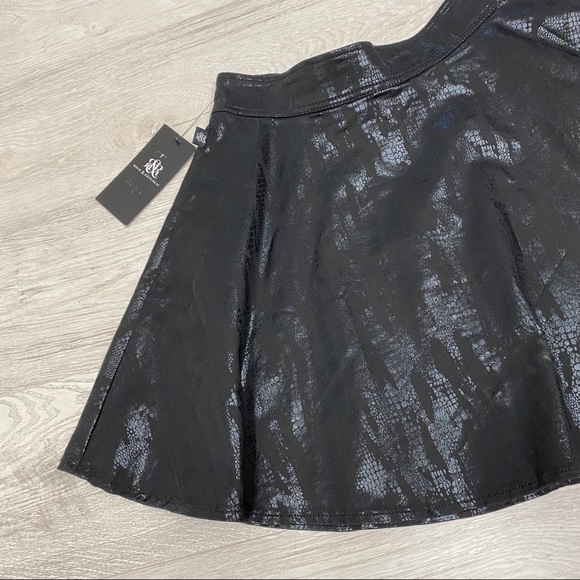 Rock & Republic Black Mamba Snakeskin Skirt Size 6 - Picture 3 of 14
